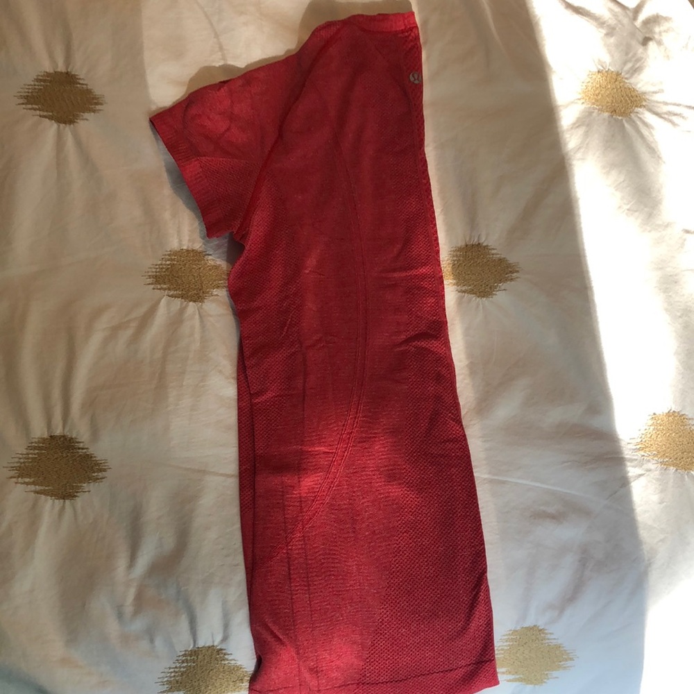 Lululemon workout tshirt.